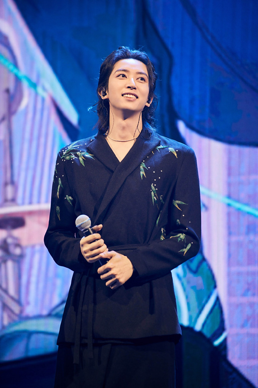 这部剧里面认识到了一位长发帅气的小哥哥,剧里是"刘丧"剧外是刘畅