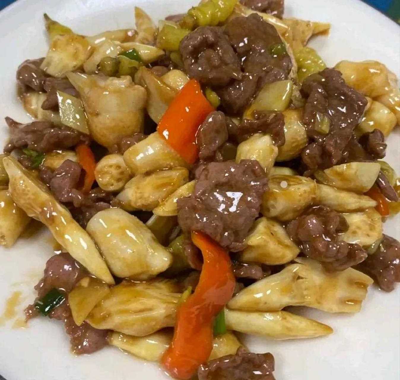 农家乐菜色[呕] ①藕尖炒牛肉 好吃,牛肉很嫩,藕尖爽口.