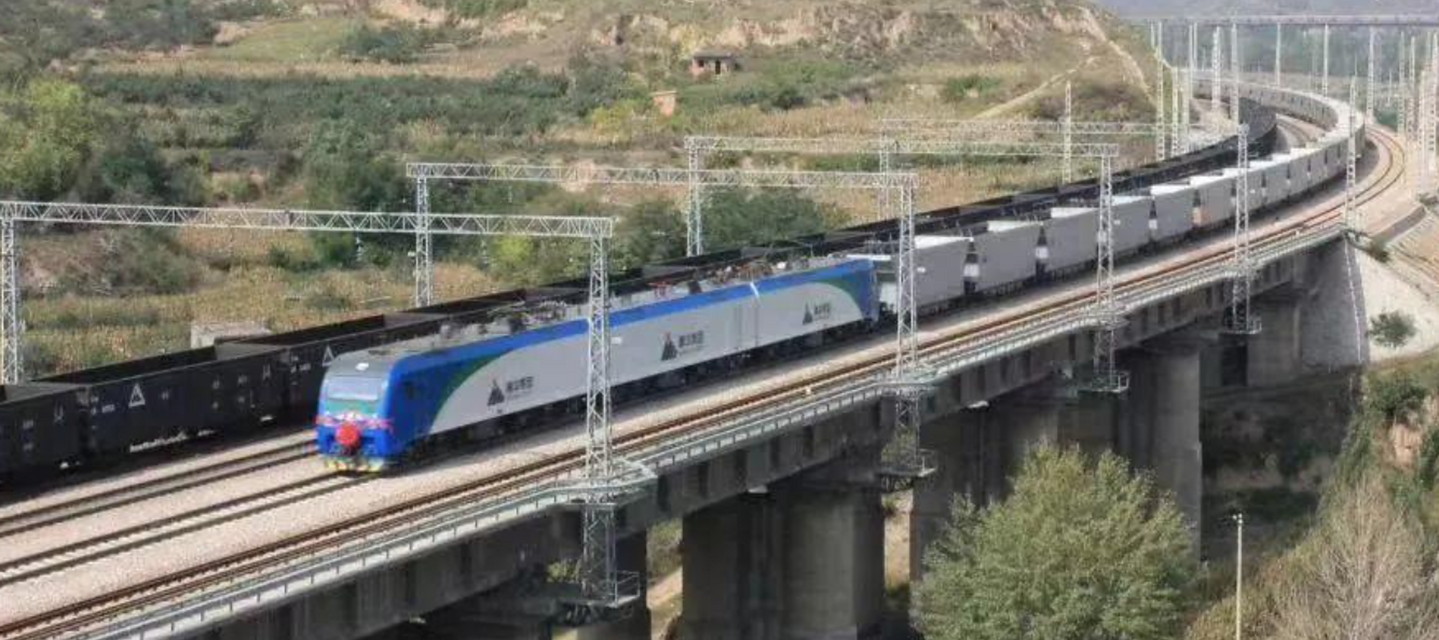 朔黄铁路西起山西省神池县神池南站,东至河北省黄骅市黄骅港站,线路