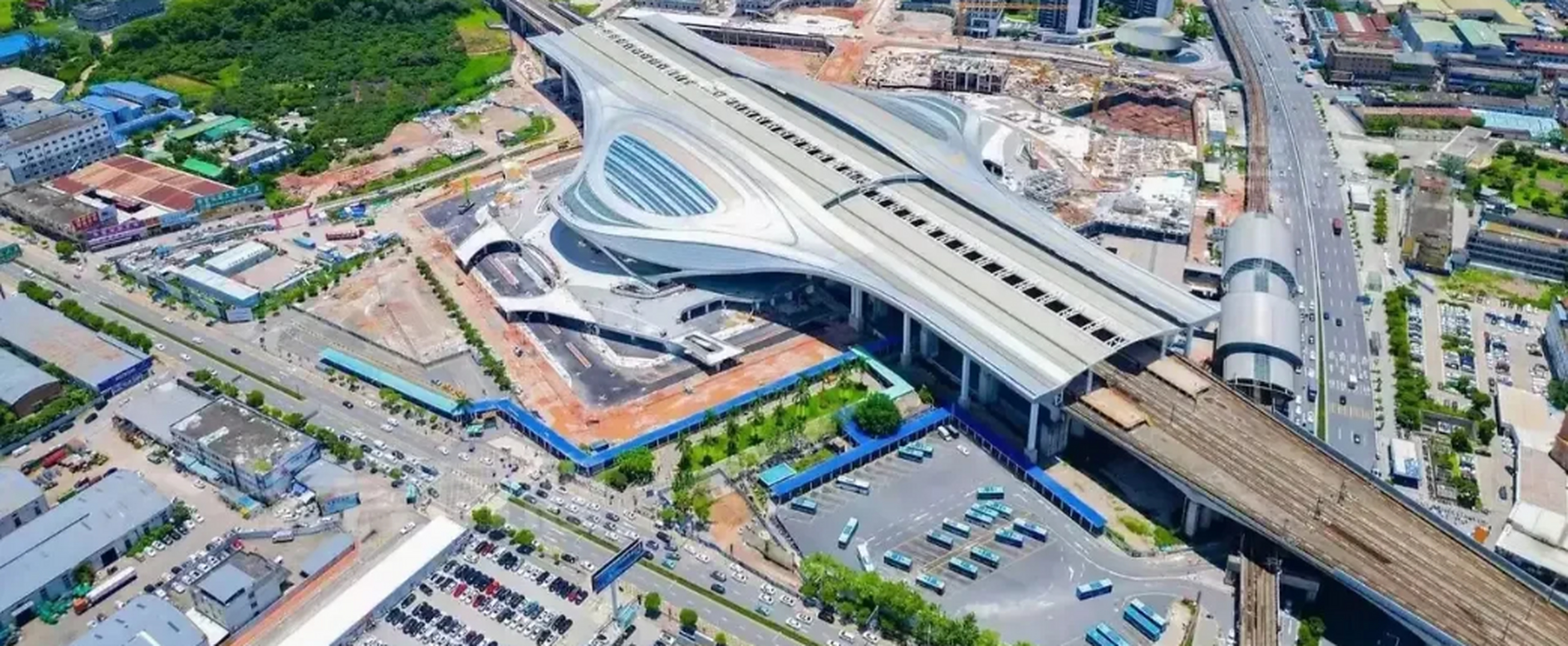 虎门高铁站当初选址就是一个问题,所以现在就算站房扩建了,站台规模