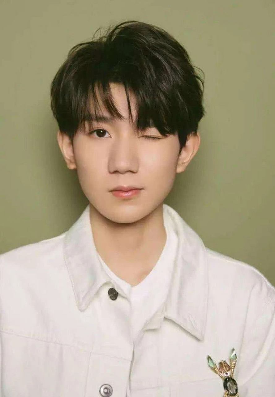 时代峰峻确实和王桂红(华晨宇前经纪人)有合作,目前高层想让她带王源