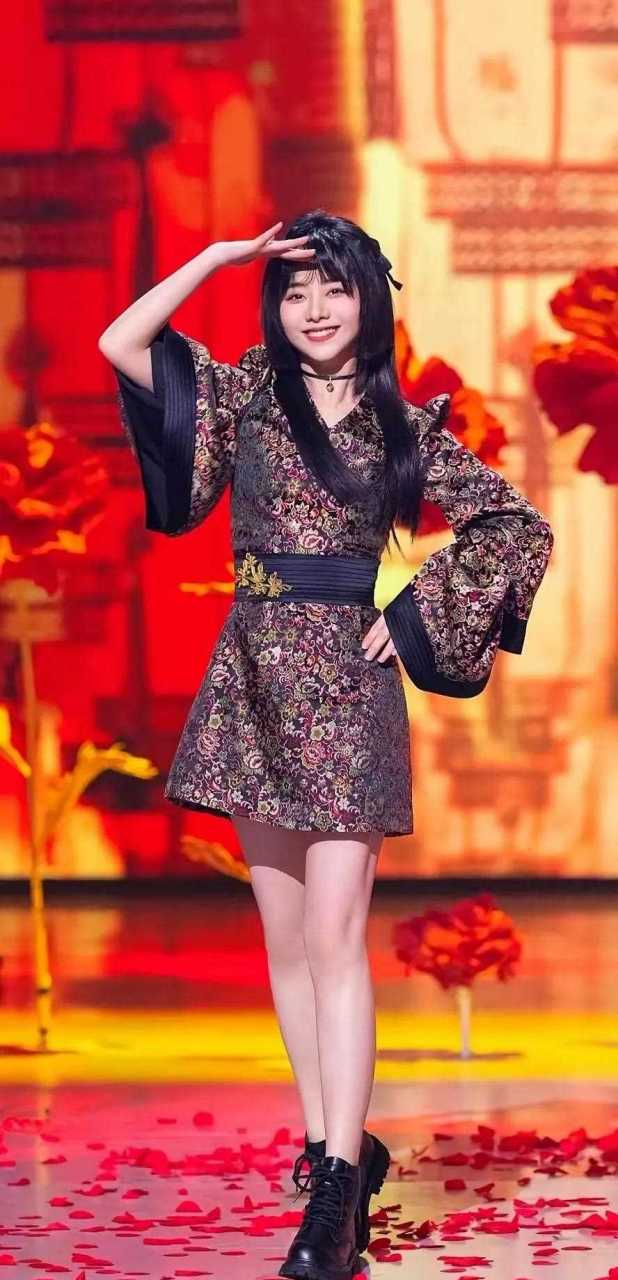 谭松韵跳舞,非常显年轻活力,少女感十足.真好看.[晕]