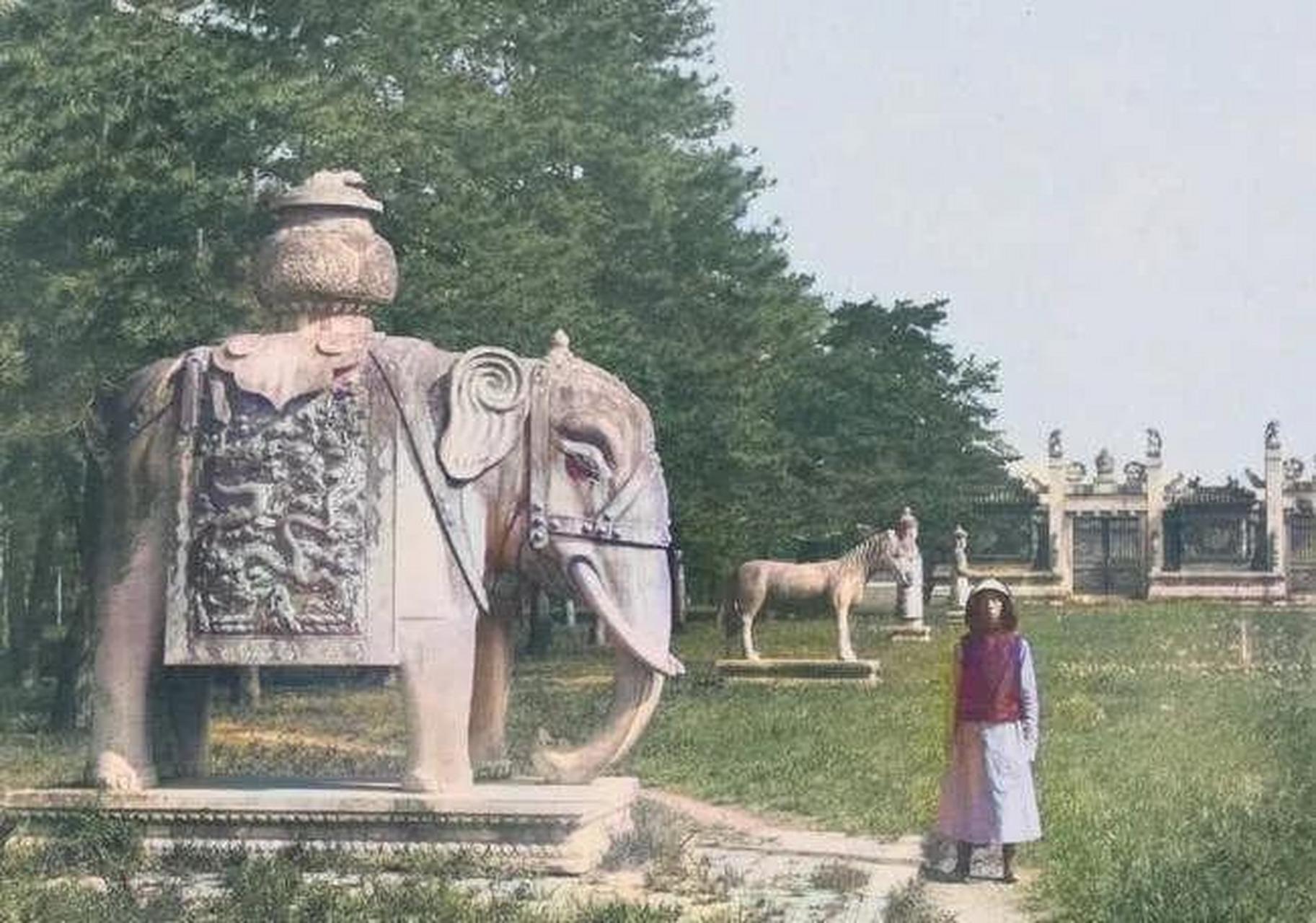 1920年,清东陵的守陵人们面对着失去了生计的困境,因为在战乱期间