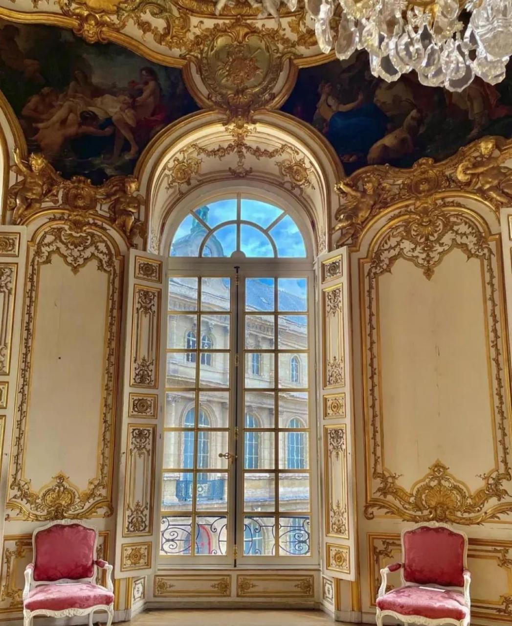 兜兜转转,还是法式最精美奢华 跟中国的古典宫廷风还不一样 中国古典