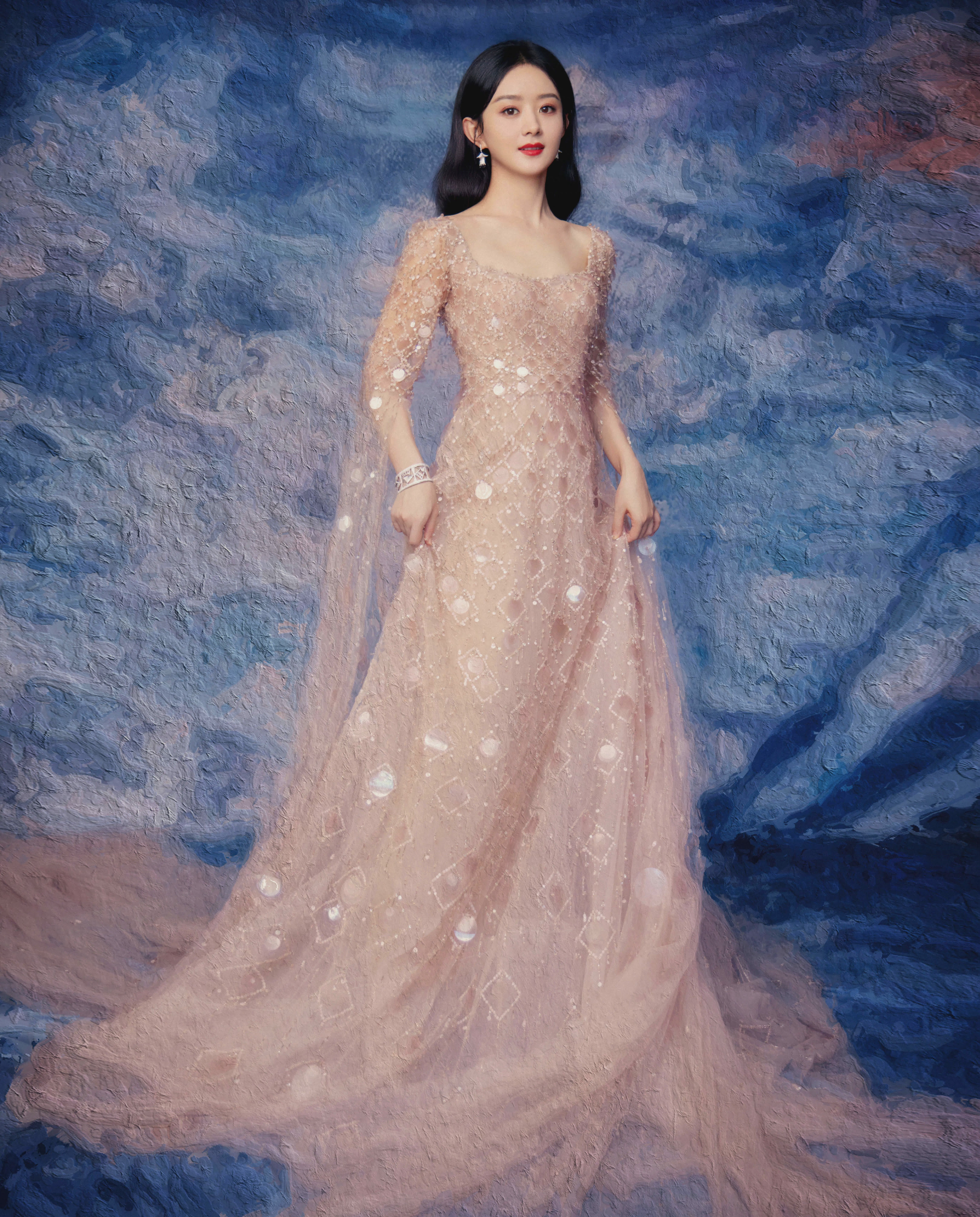 赵丽颖#中秋电影音乐晚会上,她身穿georges hobeika的菱形亮片纱裙