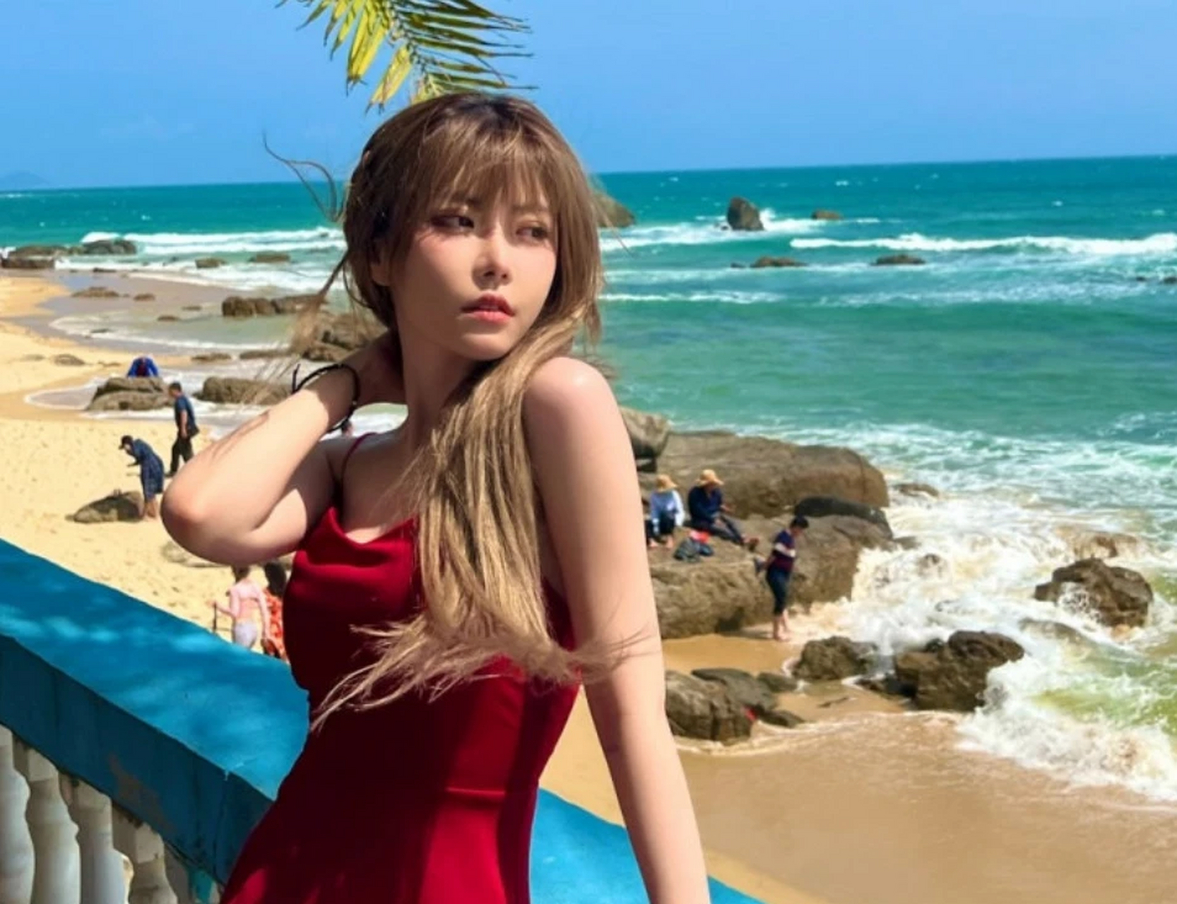 让周淑怡秀身材,还和50个男网友逛沙滩,这谁想出来的阳间活动啊!