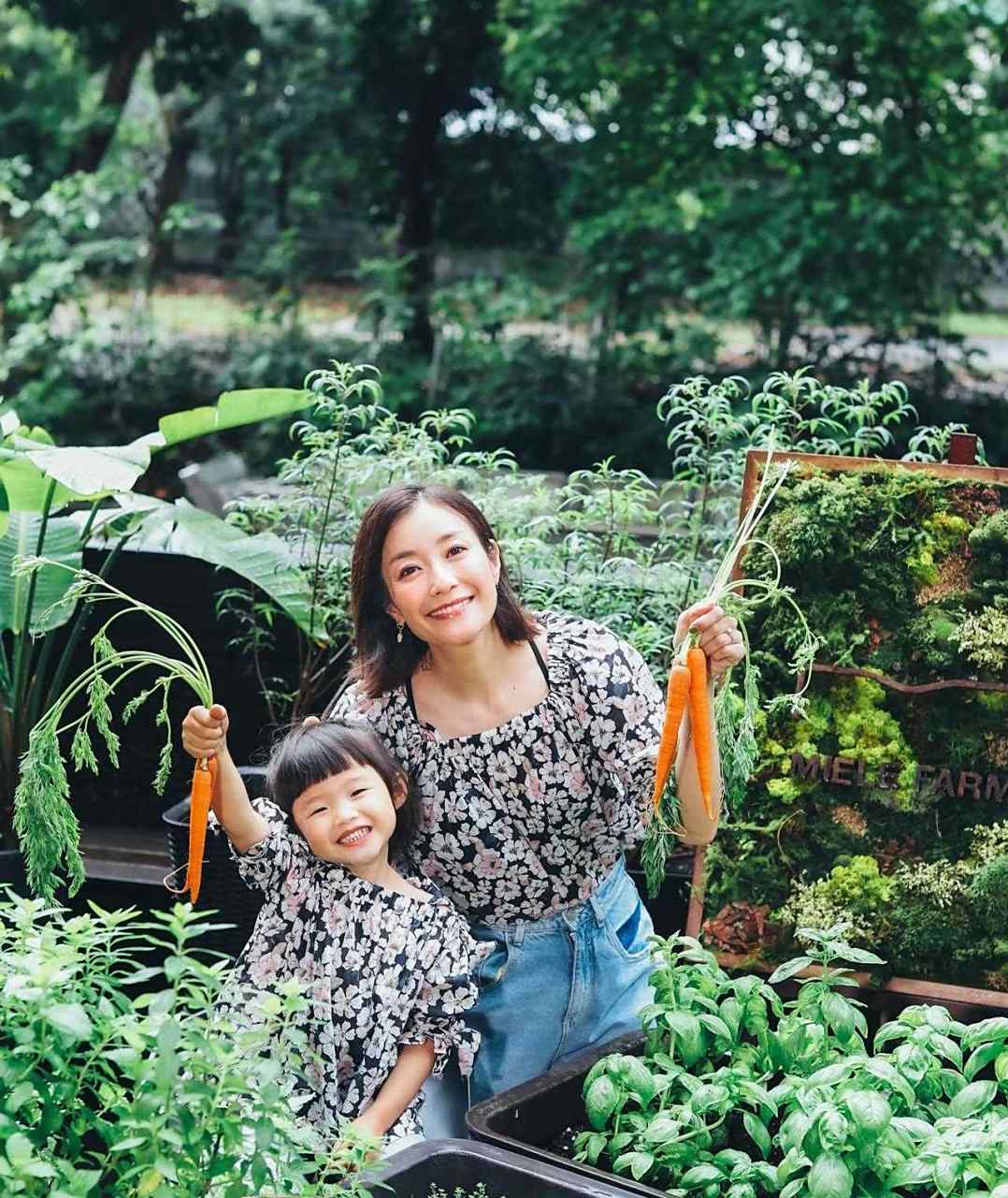 香港著名演员张新悦的生活照,她今年已经46岁保养得很好[药丸]