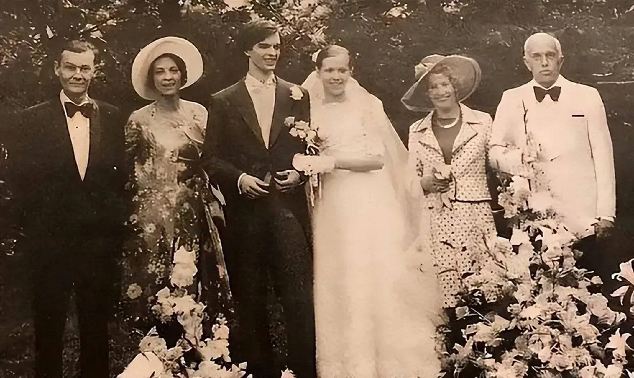 布丽吉特是一个文艺爱好者,她亲自负责戏剧节目的编,排,演.