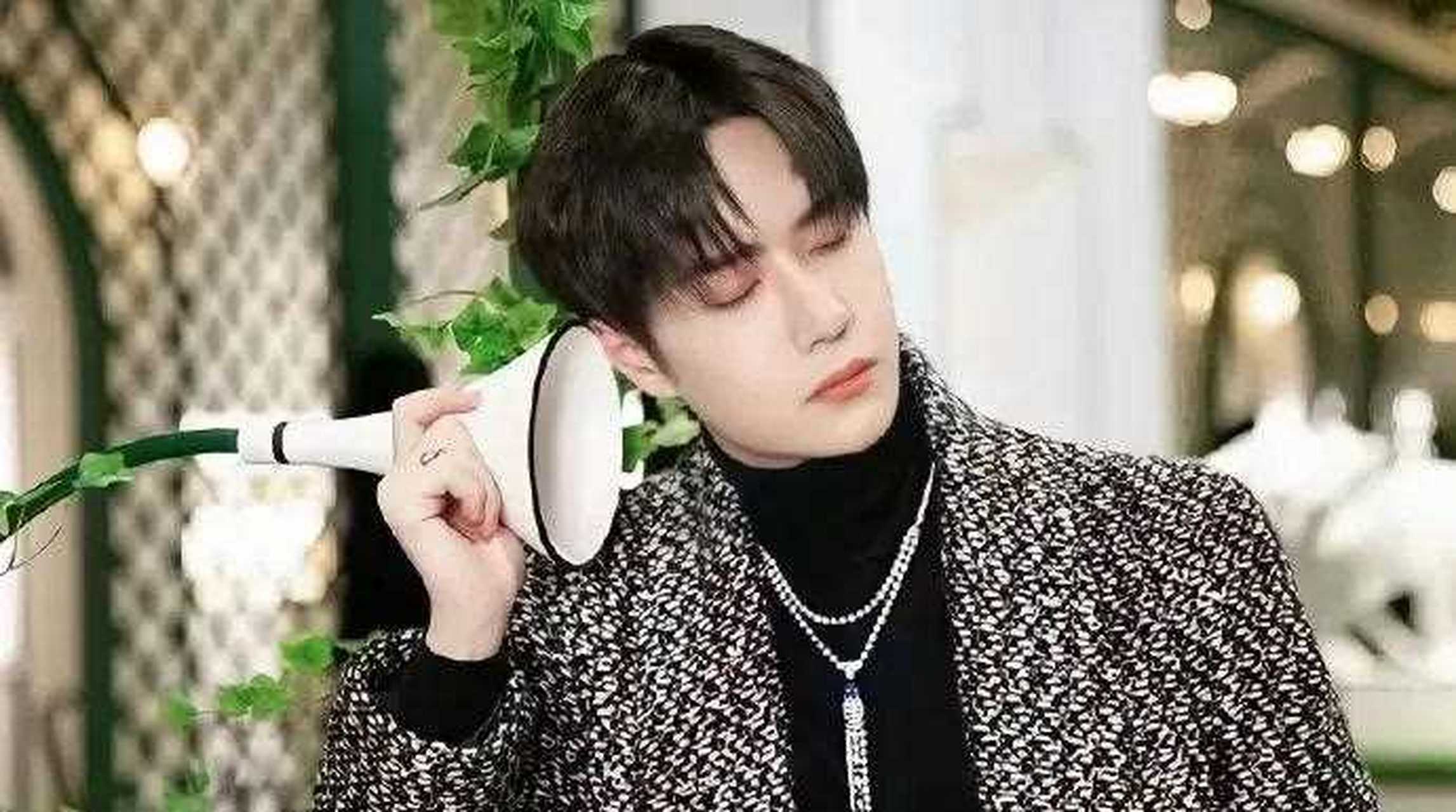 王一博作为《天天向上》的主持人,和钱枫的关系还是挺不错的,此前二人