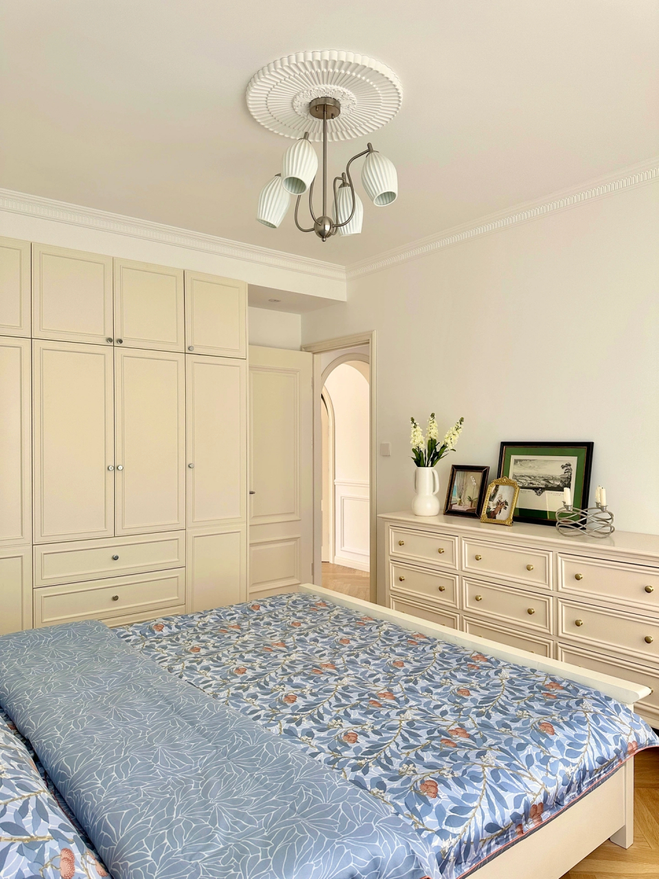 91卧室格局 3.2m*4.3m ,不到14平米 床头背景墙3.