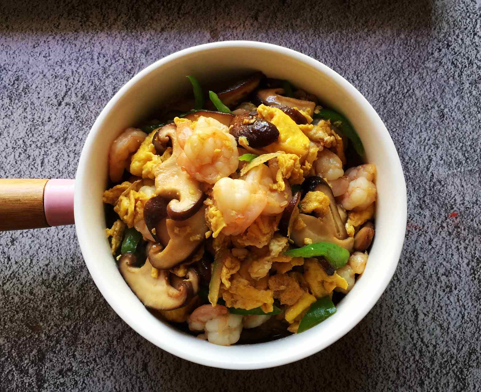 香菇鸡蛋炒虾仁,鲜,嫩,香,就爱这一口