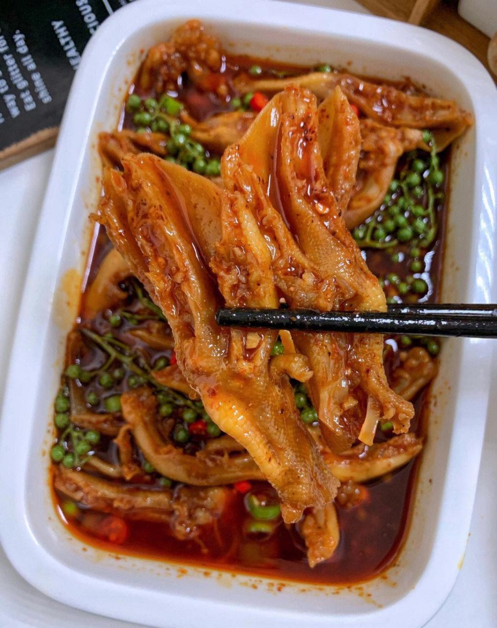 藤椒麻辣无骨鸭爪～追剧必备,越吃越上瘾～藤椒麻辣无骨鸭爪!