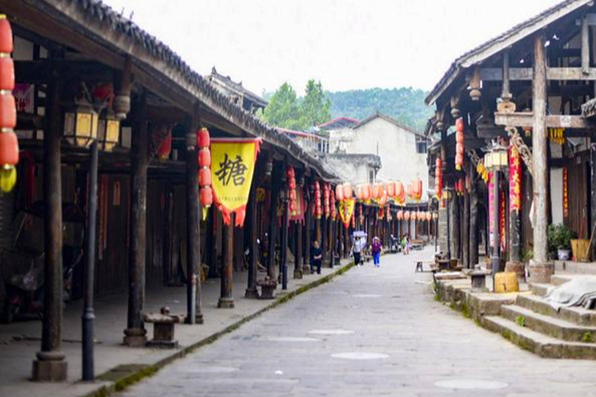 绵阳的西山,别名凤凰山,位于涪城区西山南路,是绵阳著名的风景名胜之