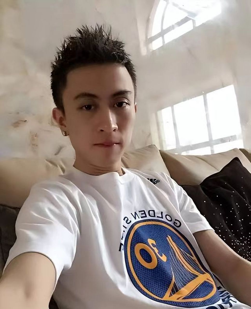 "至此,她从一个洗头妹变成亿万富婆,王思聪惊呼:"高级玩家!