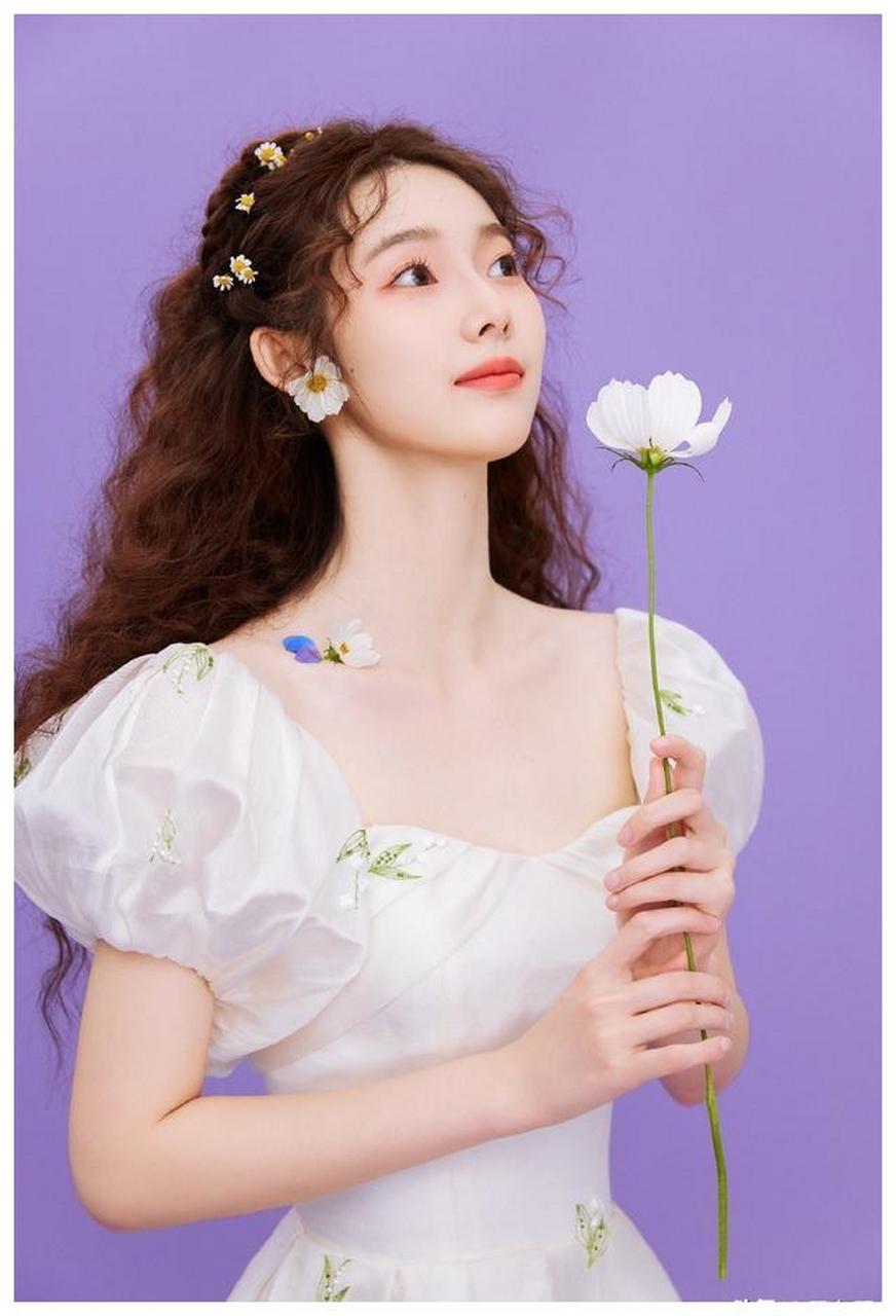 美女艺人冯琬贺迷人写真欣赏,好可爱啊