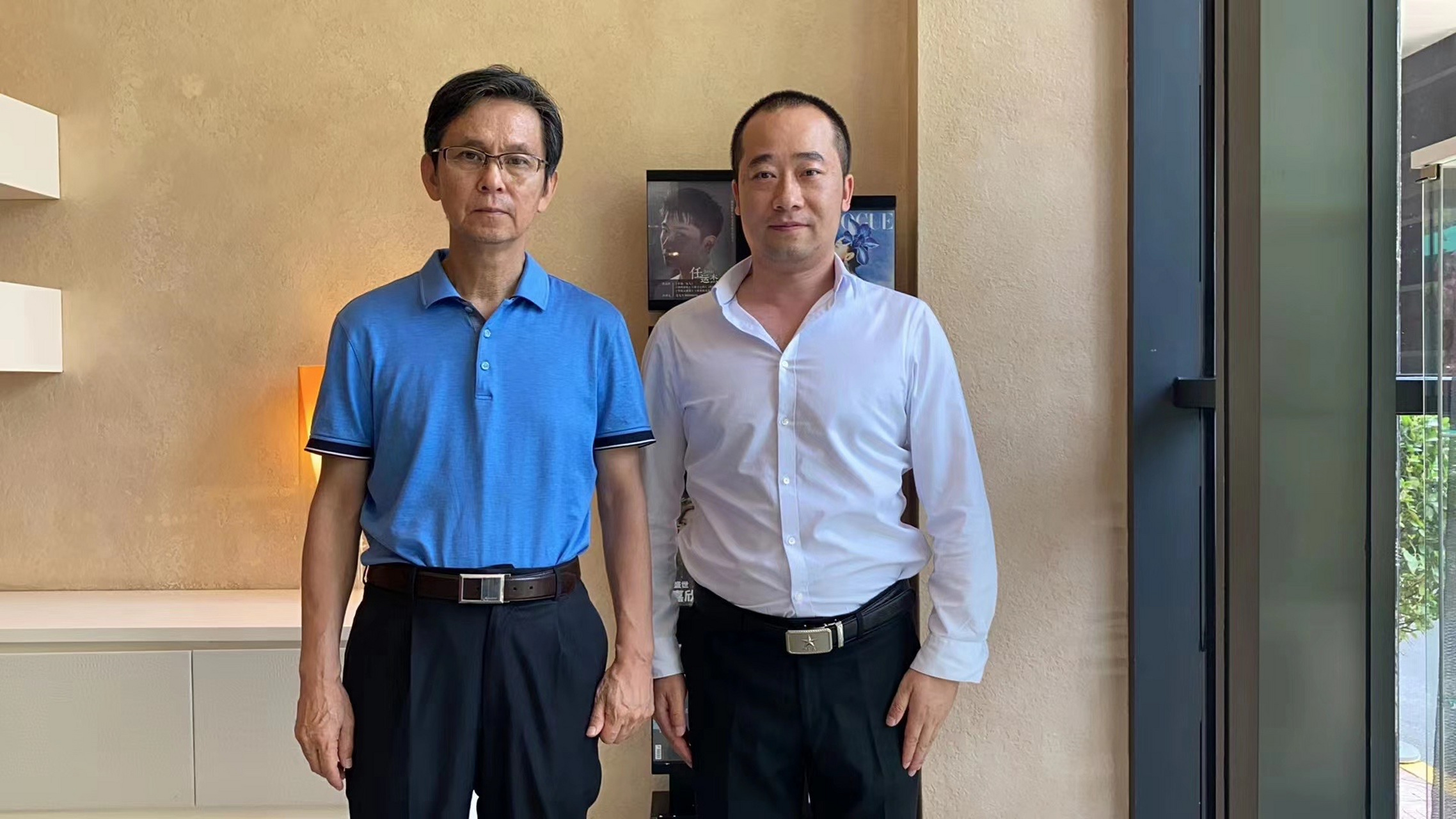 何家英的第一幅工笔画作品《街道主任》一经面世,就引来了美术界惊异