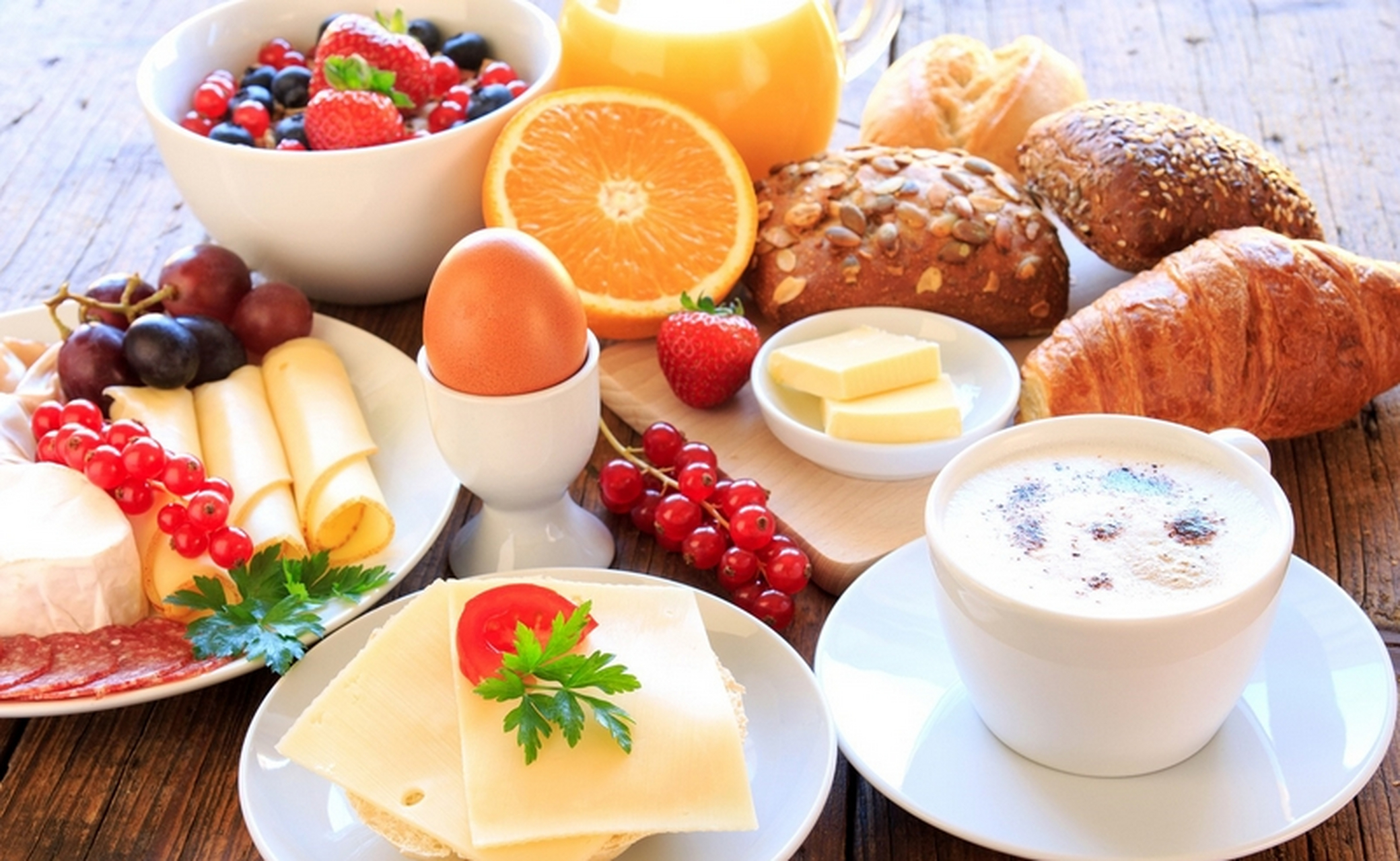 孩子这些东西吃多了,容易长不高 1,速食型的甜食 糖果,甜点,火腿肠