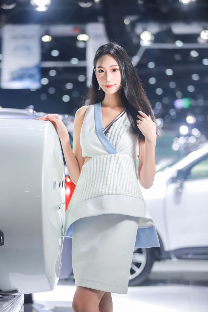 大连车展交作业喽～ 展期倒数第二天  #大连车展# #车展模特# #车模