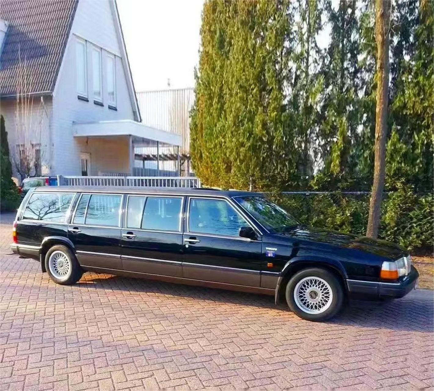 加长的沃尔沃760旅行车,七个车门!