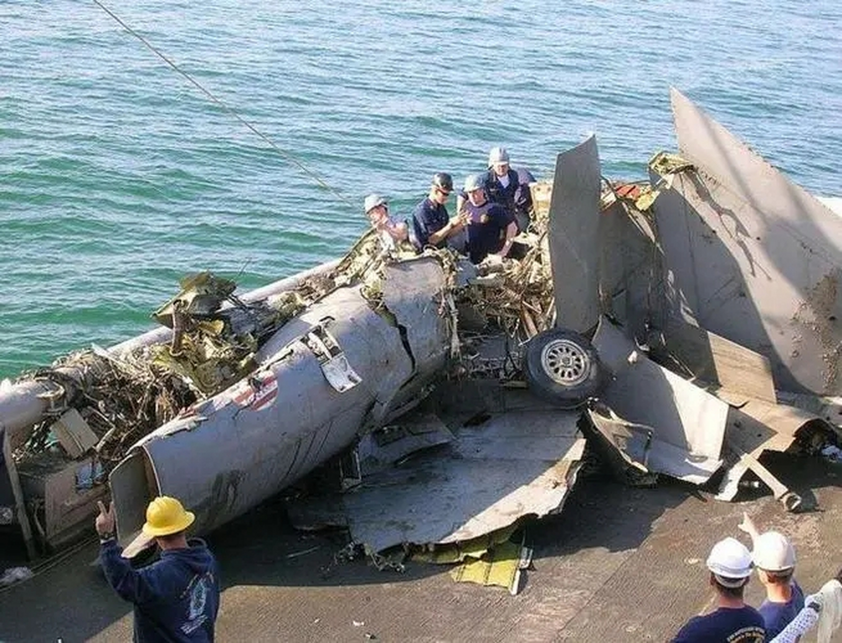 南海撞机22周年#现在的我们,也可以对着澳大利亚的侦察机放干扰弹了.