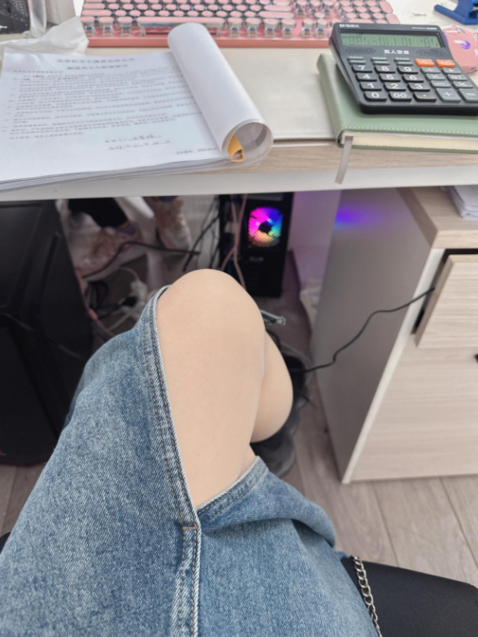 女生为什么都喜欢跷二郎腿.