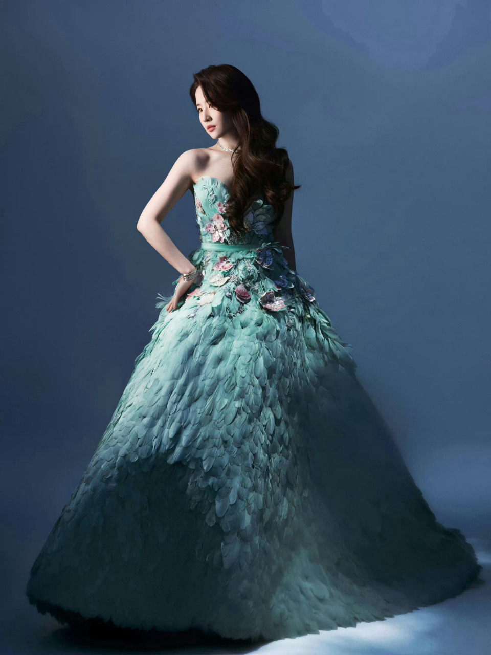 刘亦菲,关晓彤和赵丽颖是内娱目前仅有的三位上身仙牌elie saab 2023
