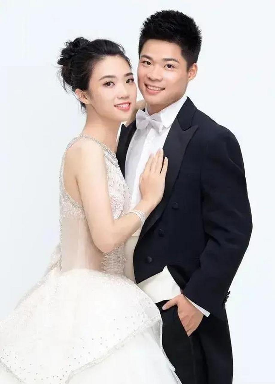 飞人苏炳添的妻子林艳芳,是一位美女,身材好颜值高,气质出众