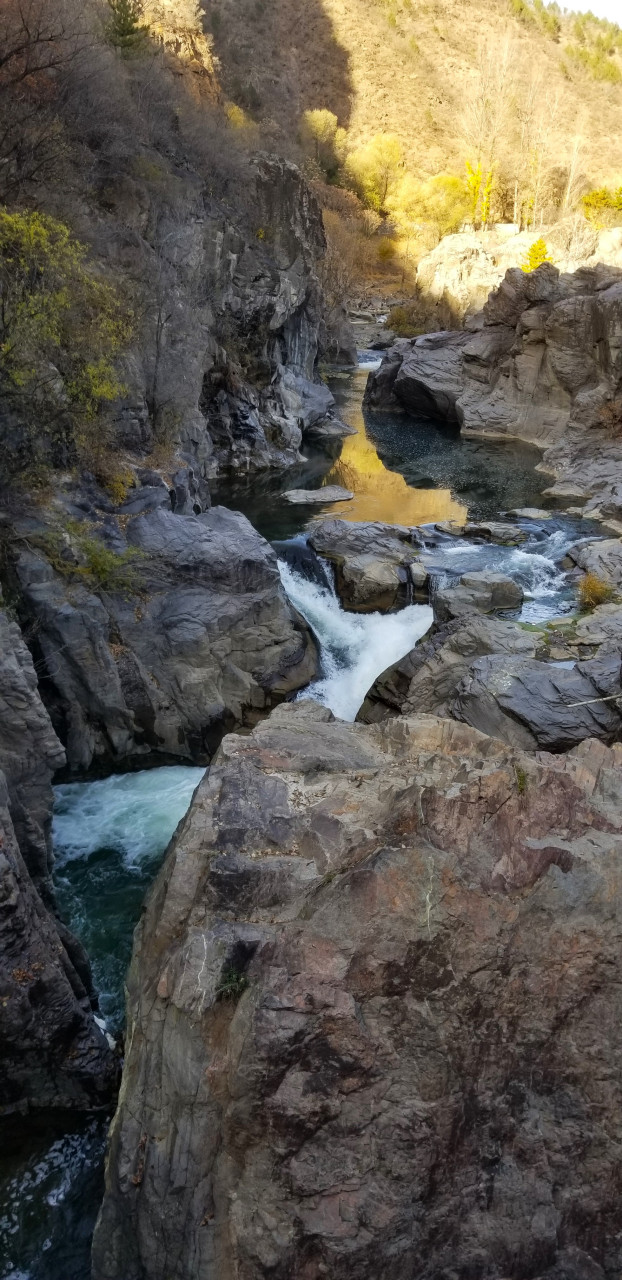 乌龙峡谷是北京延庆百里山水画廊(4a)的一个景区,是延庆世界地质公园
