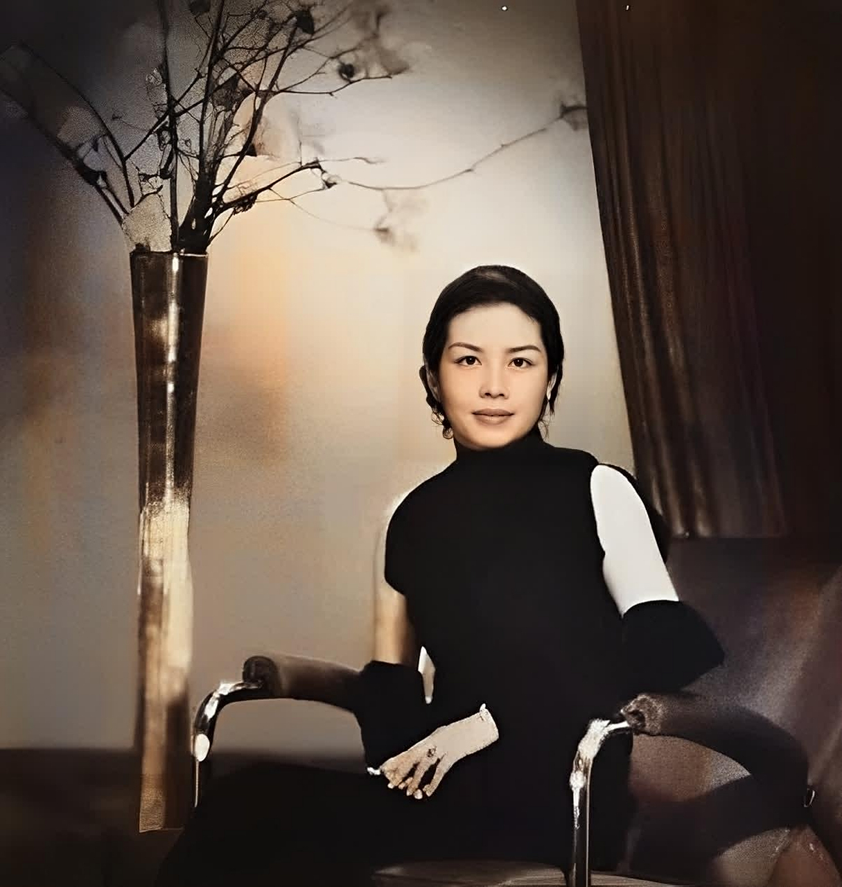 一组民国时期的老照片,照片中女子的名字叫潘素,出身名门,才情兼备.