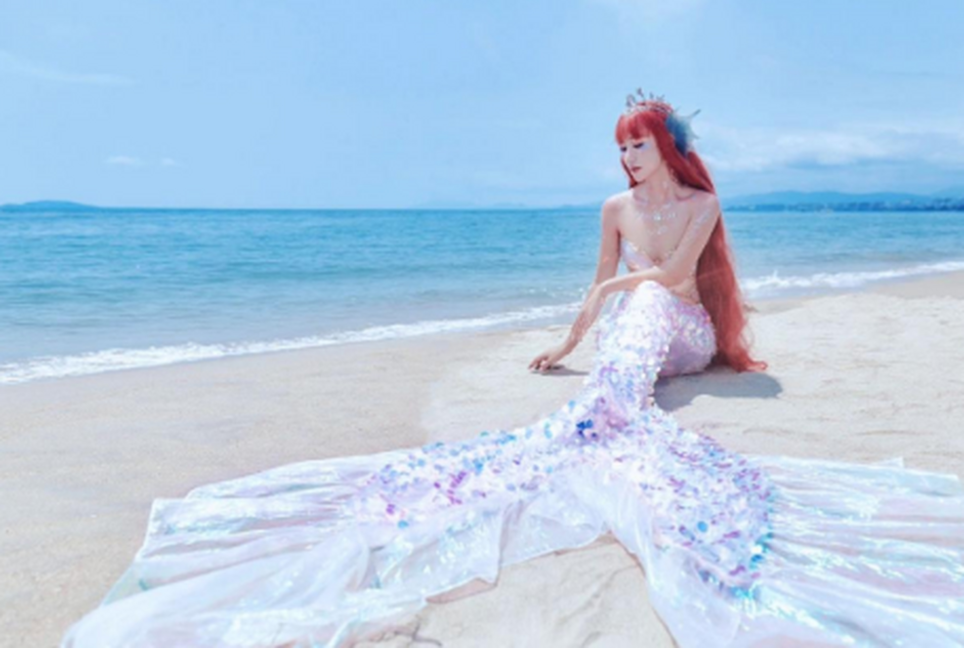 美人鱼 沙滩写真,尾巴是不是太大了?