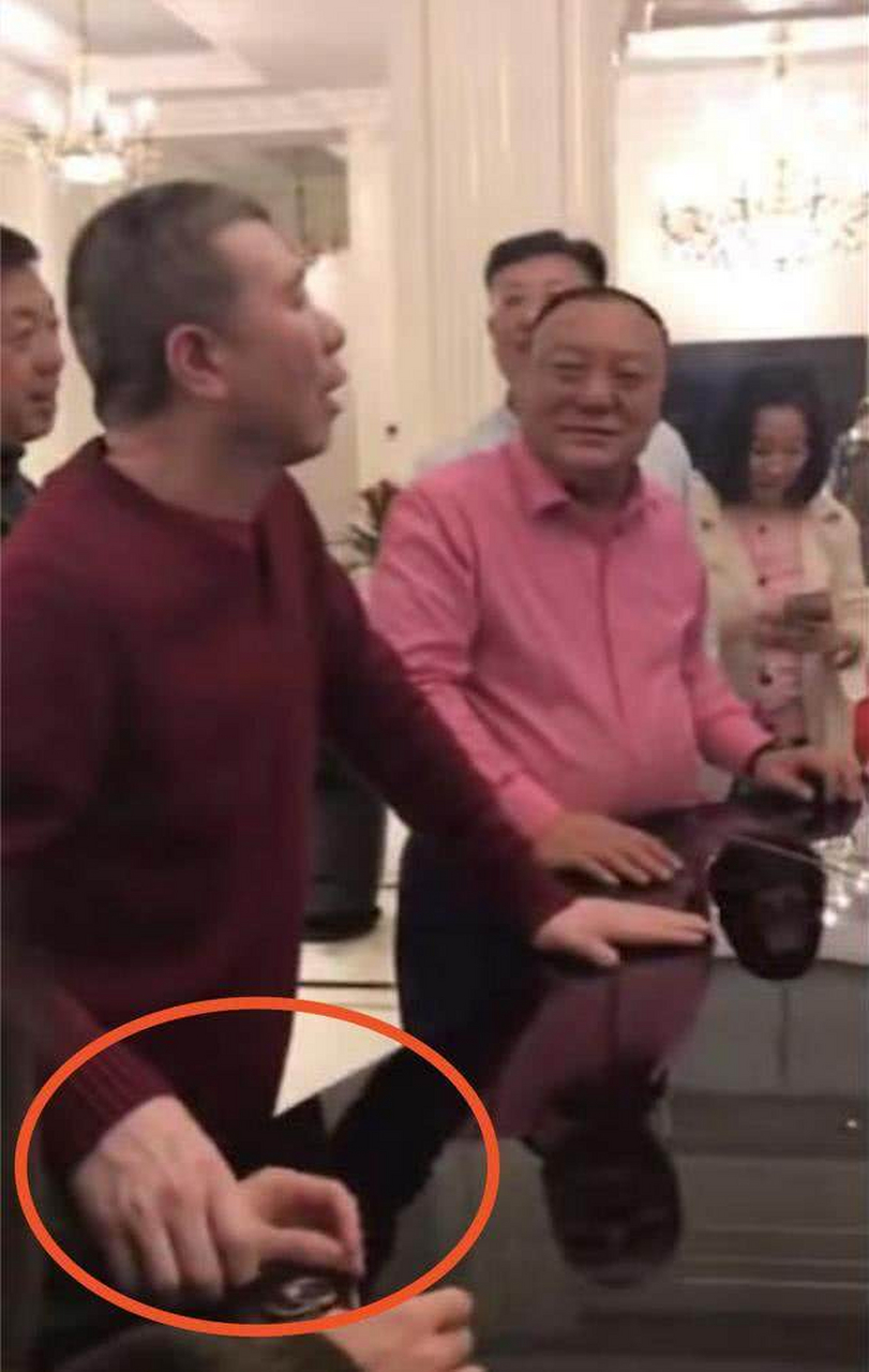 被馮小剛要求跳舞的苗苗讓大家看到了娛樂圈究竟是個啥?