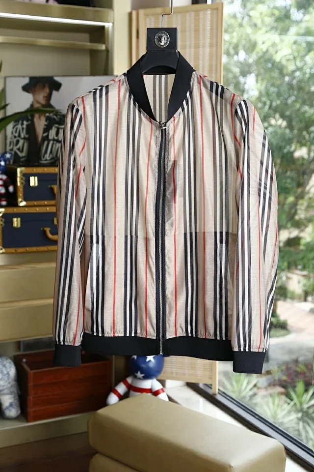 巴宝莉最新时尚休闲防晒外套