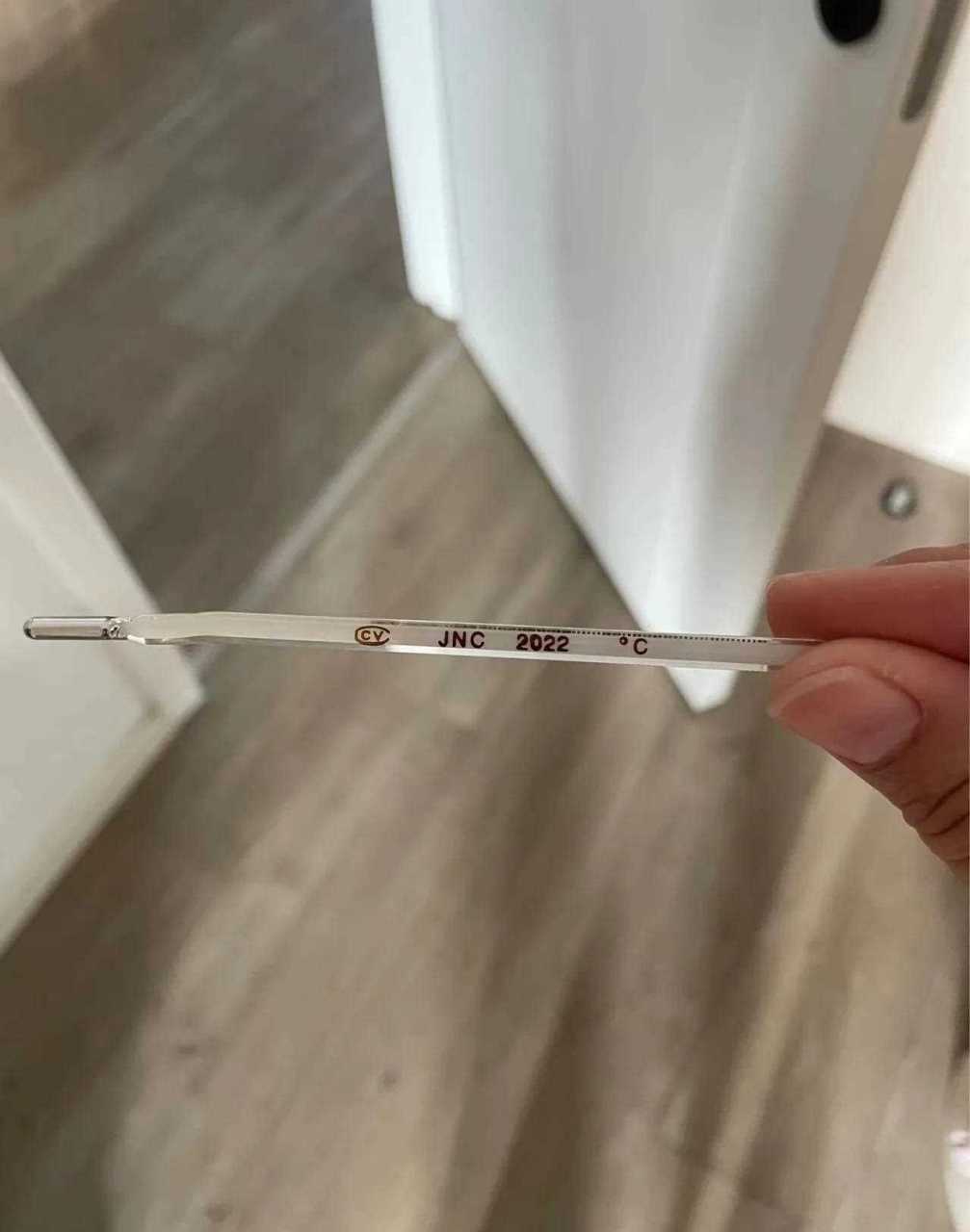 买的体温计一测42度,甩都甩不下去,甩下去自动温度又自动升起来!