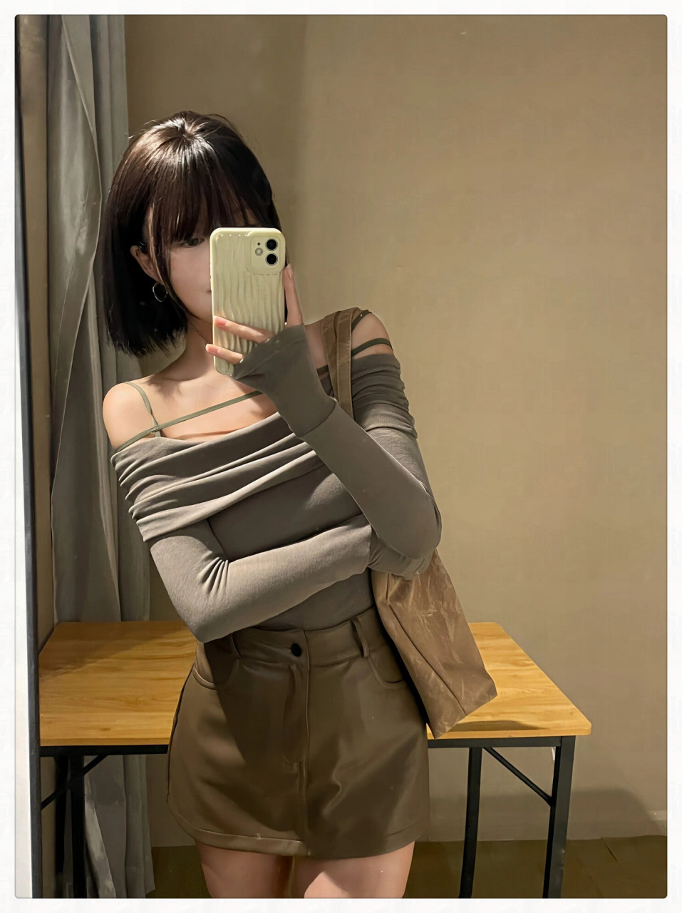 棕色系太气质啦  这款棕色系包臀裙简直太有气质了!