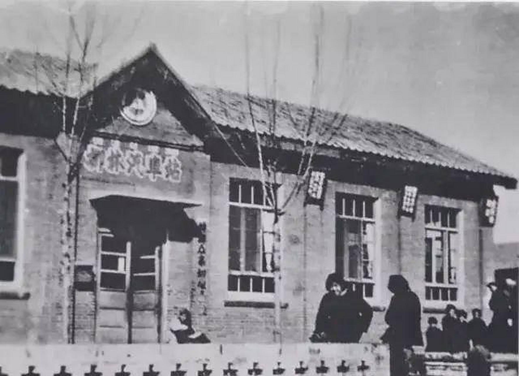 领动计划# 【故乡老照片】七十年代山西吕梁柳林县的汽车站.