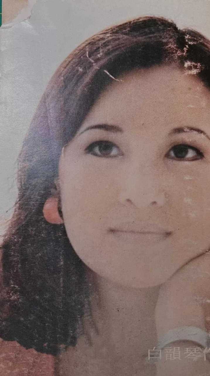 一代美女白韵琴年轻时候还是单眼皮,不过她如果没有去开双眼皮,也许