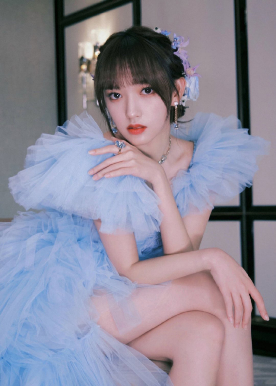 程潇这两年的发展势头不是很足,作品不是很多,她自己肯定还是想走演员