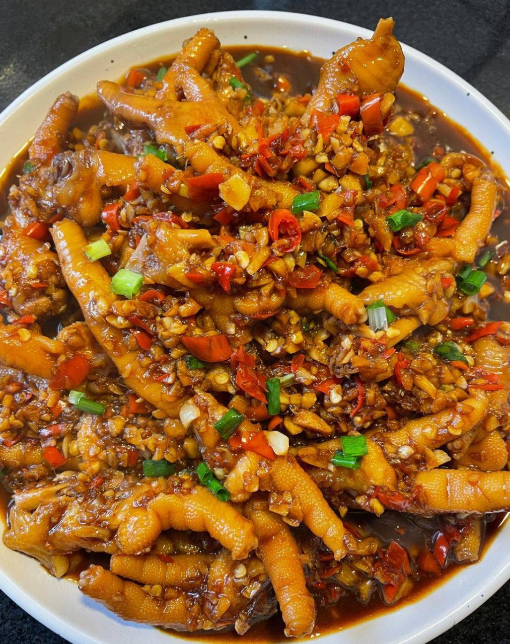 这个蒜香鸡爪真的太好吃啦