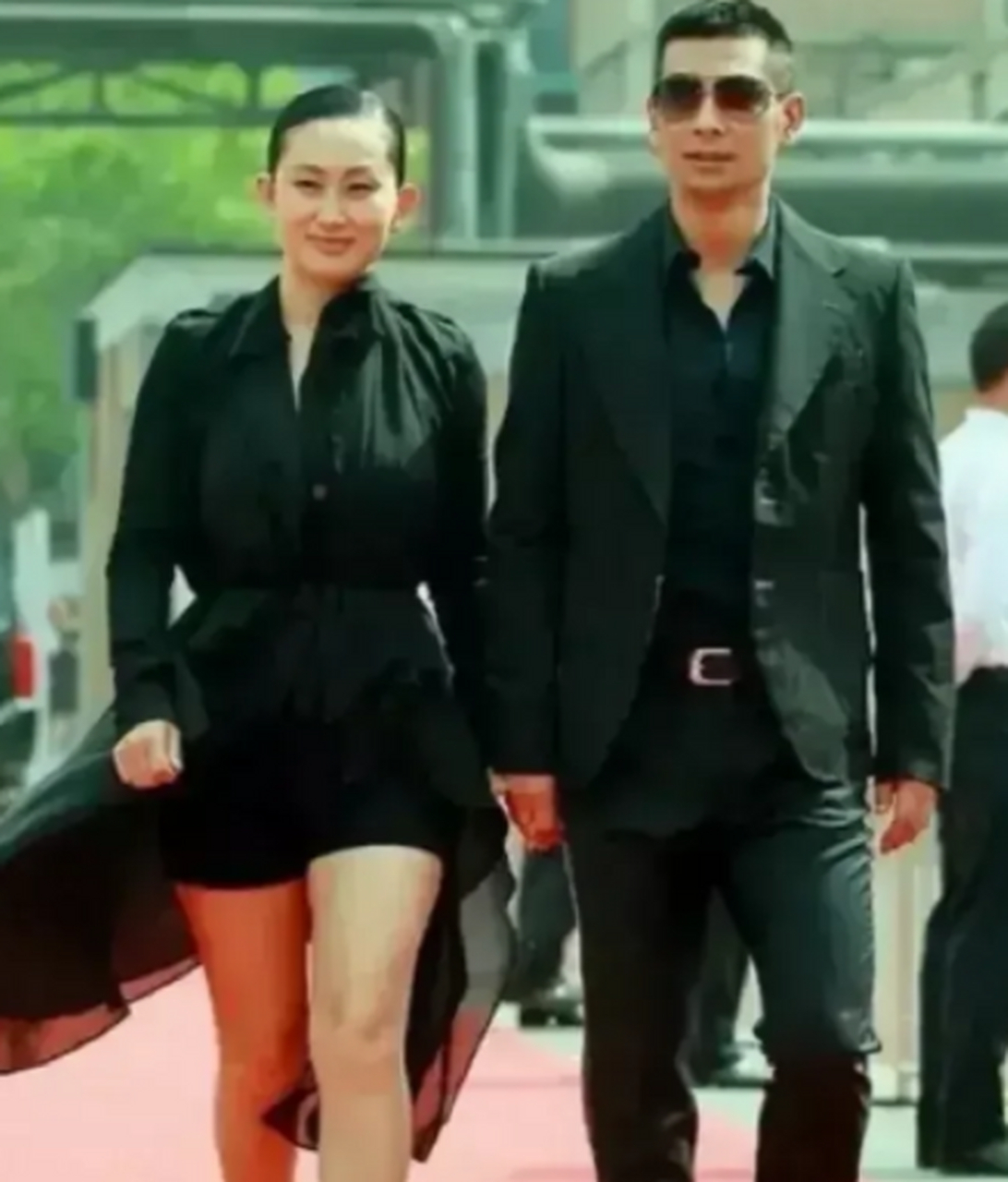 没想到赵文卓的老婆这么漂亮,俩人太般配了,而且家庭幸福,夫妻恩爱,真