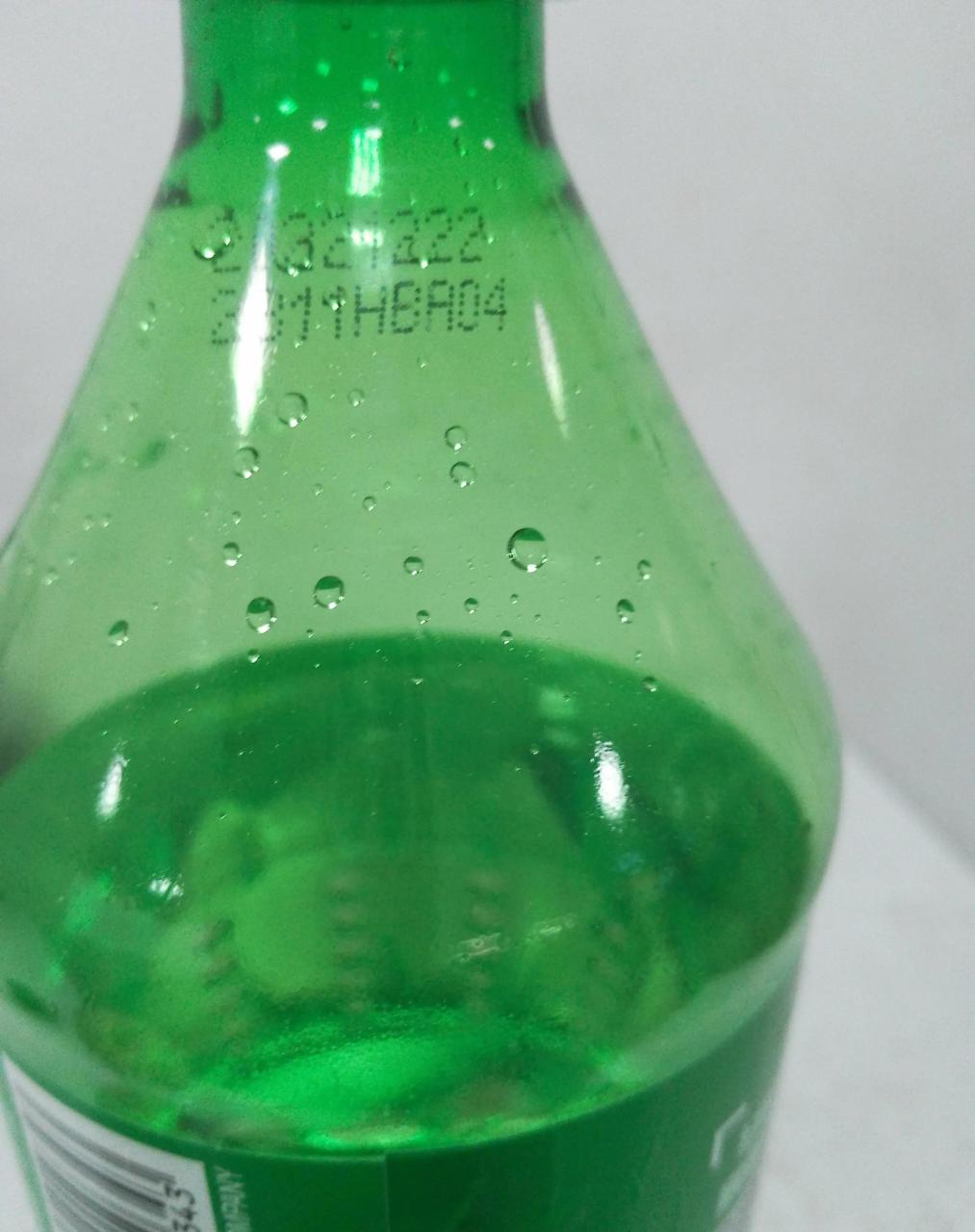 可是今天去超市时,我发现还有绿瓶雪碧啊.