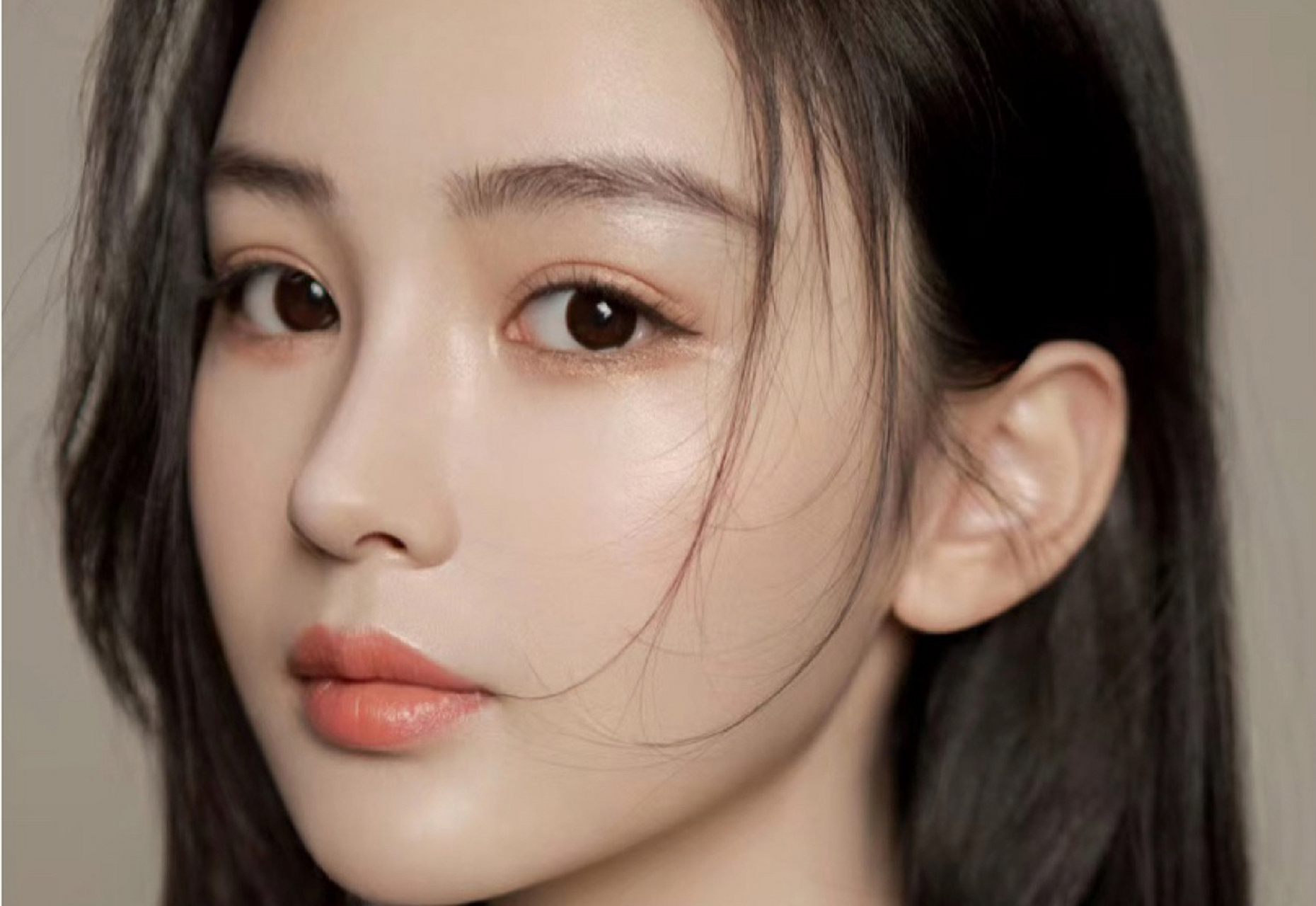 74微笑唇的特点就是:嘴唇厚度适中,唇型轮廓清晰