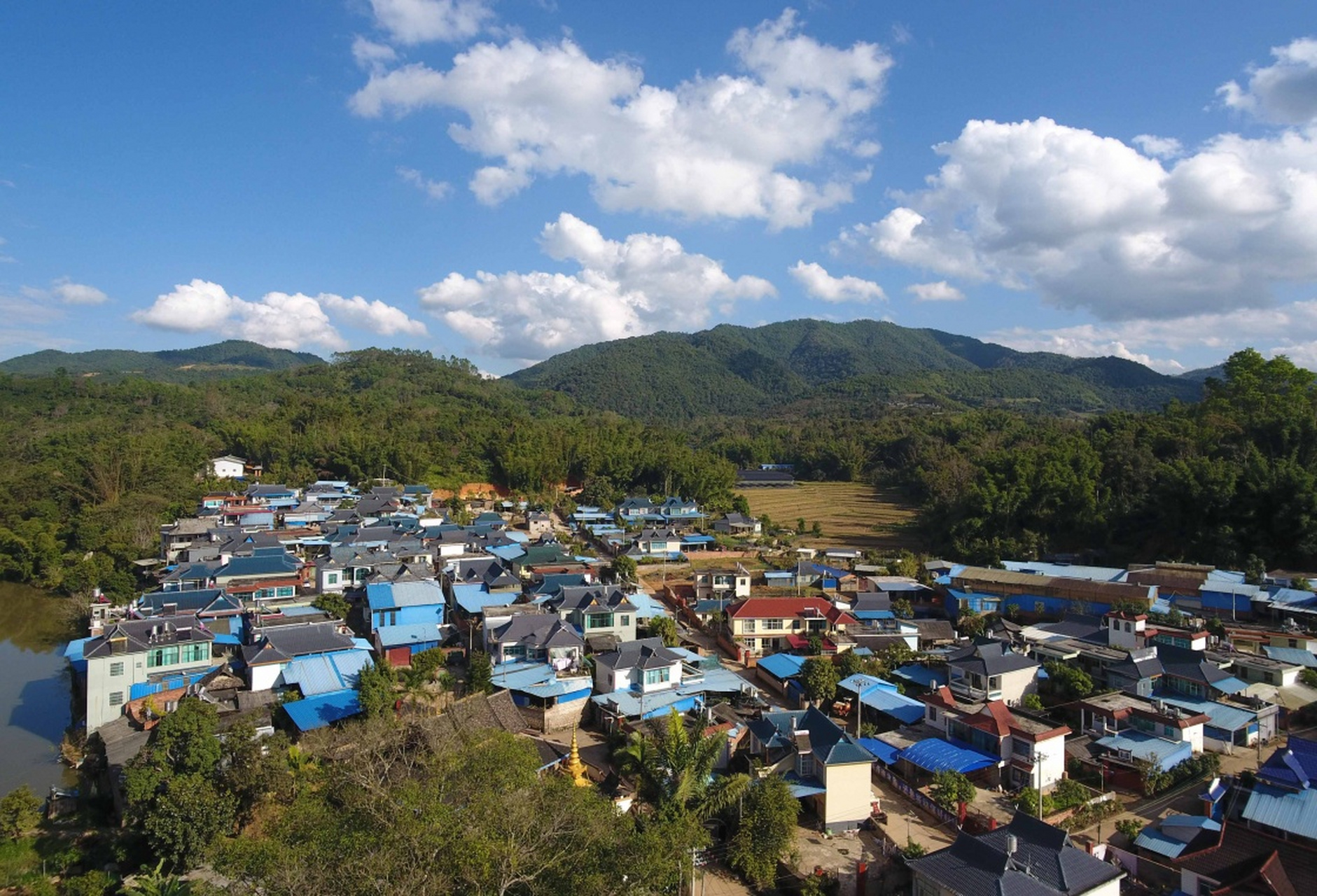 中国最美乡村10,云南福保村 全村人比较勤奋,几乎都拥有汽车,教育问题
