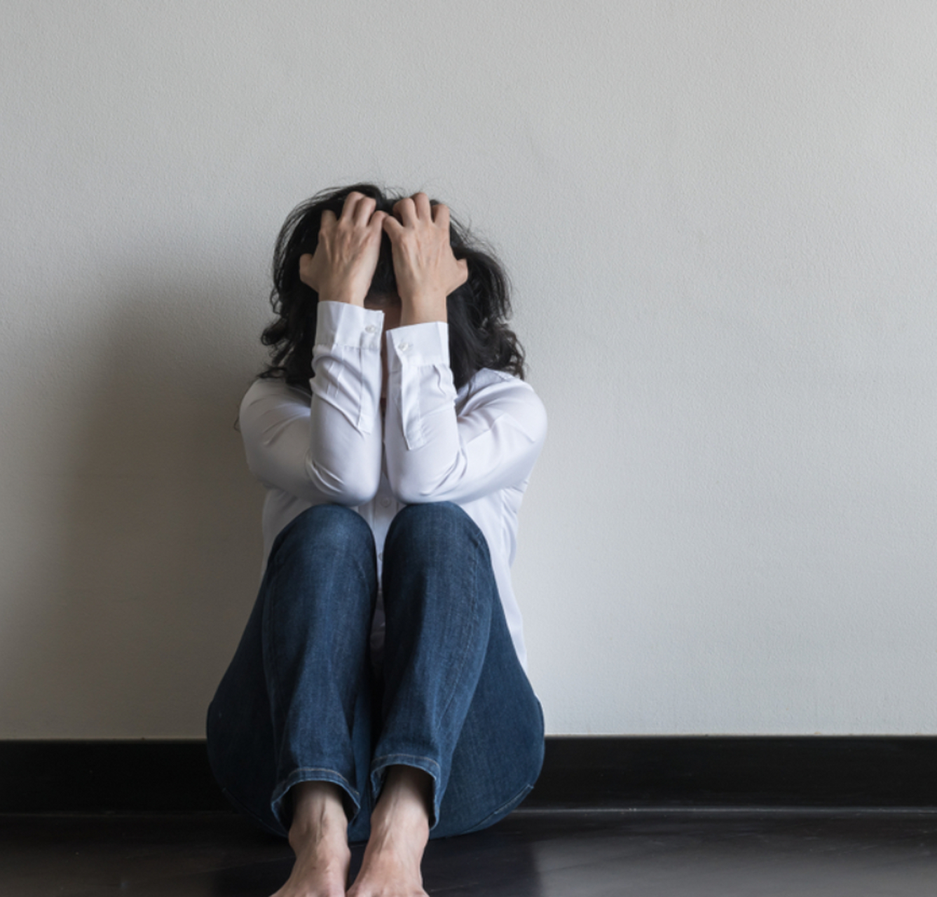 耳鸣 有时候静坐的时候突然耳朵里一片轰鸣,嗡嗡的什么都听不到了.