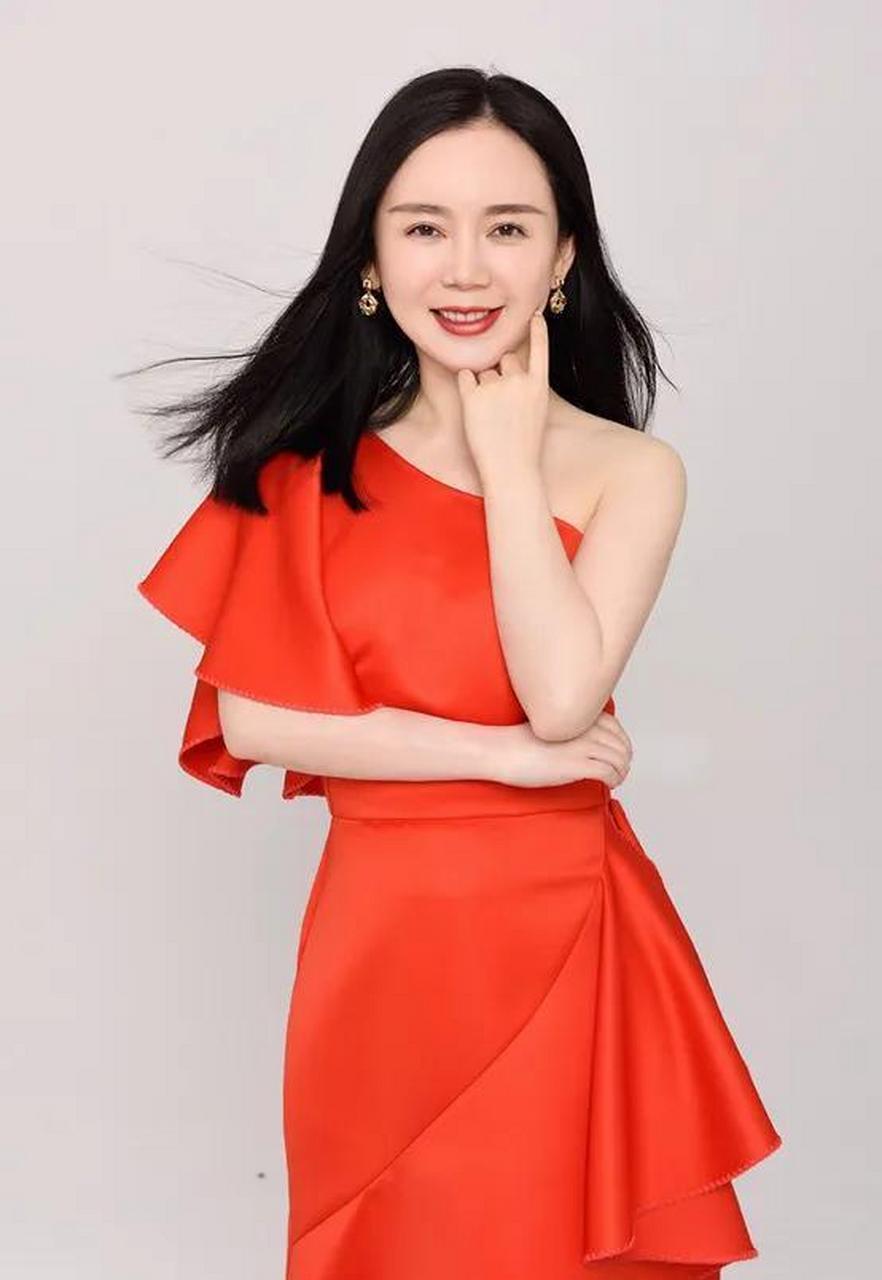 魏新雨,歌美人也美