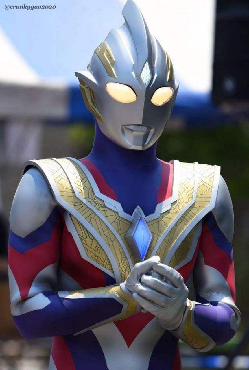 特利迦:男主一直都在说:"笑容,笑容.