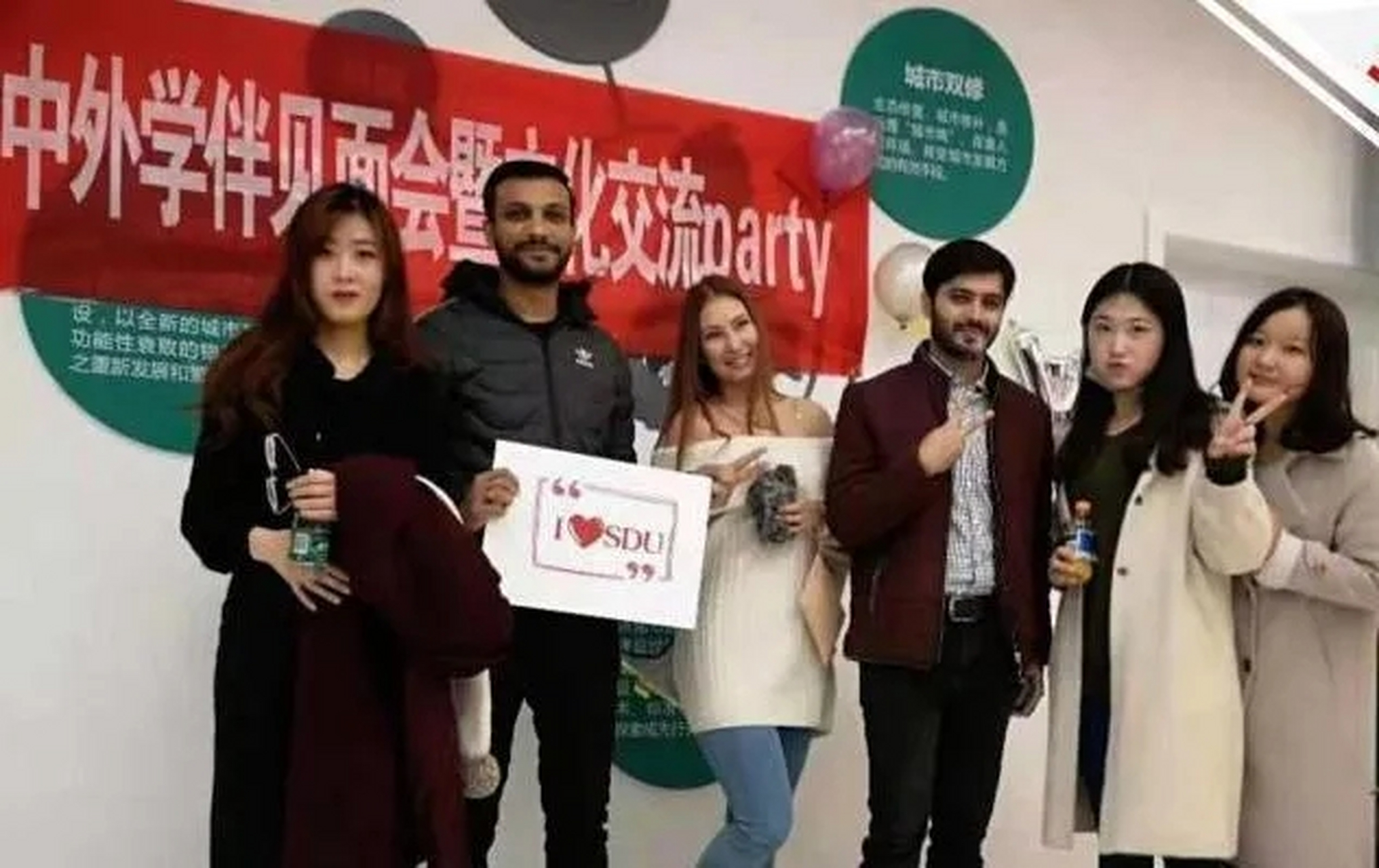 外国留学生在中国超国民待遇何时能停,财政紧张应该压缩冤大头的支出