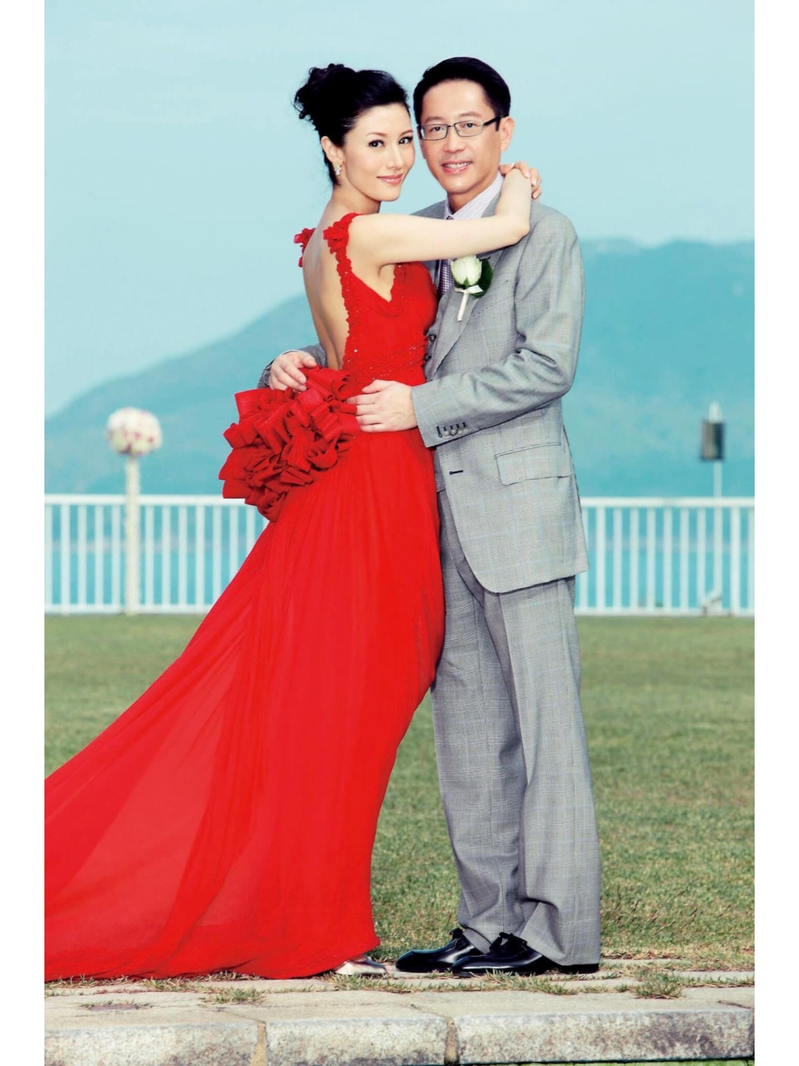 李嘉欣在2008年11月23日与富豪许晋亨举行了婚礼