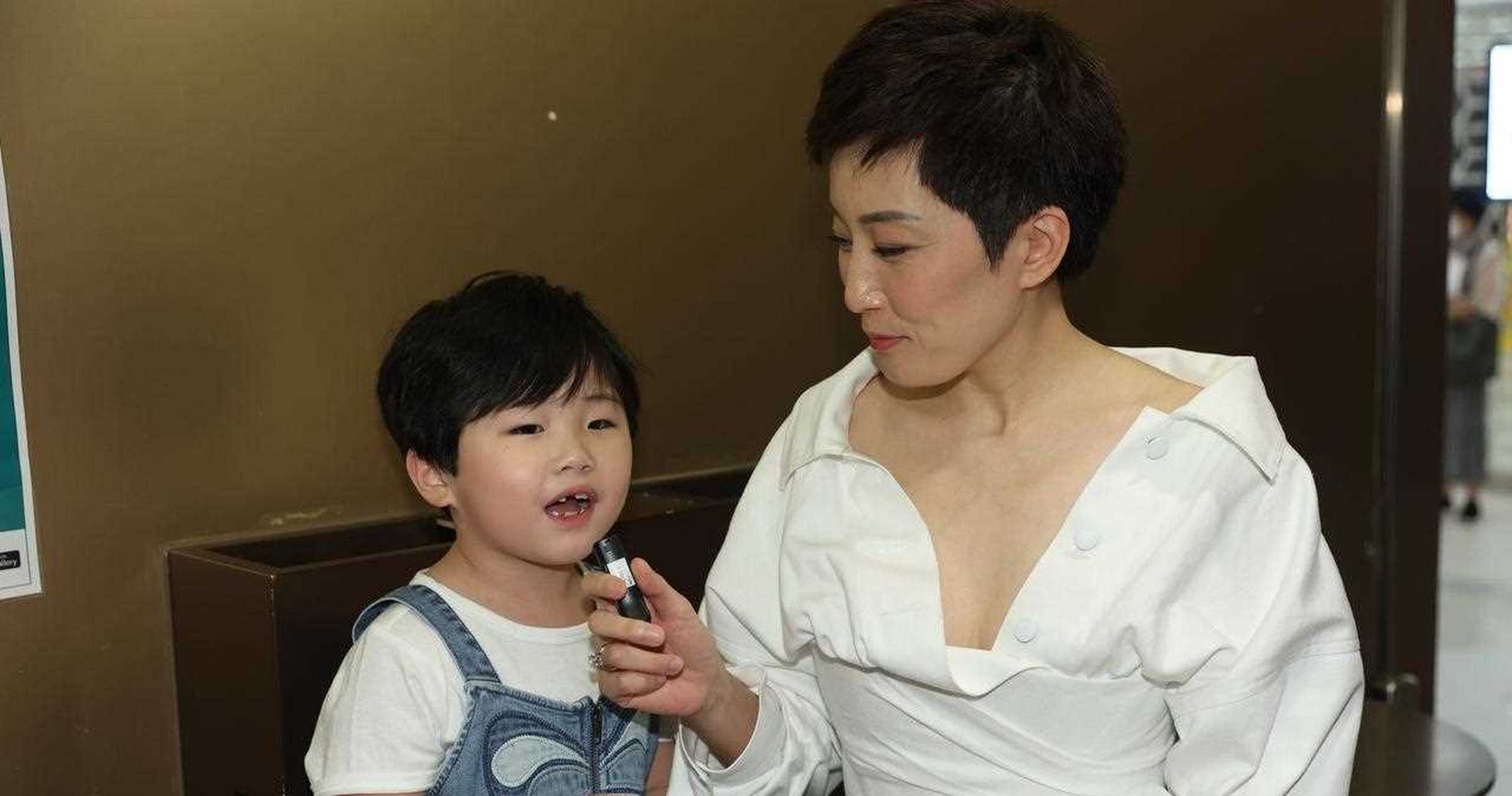 香港演员谷祖琳的近照,她今年已经44岁