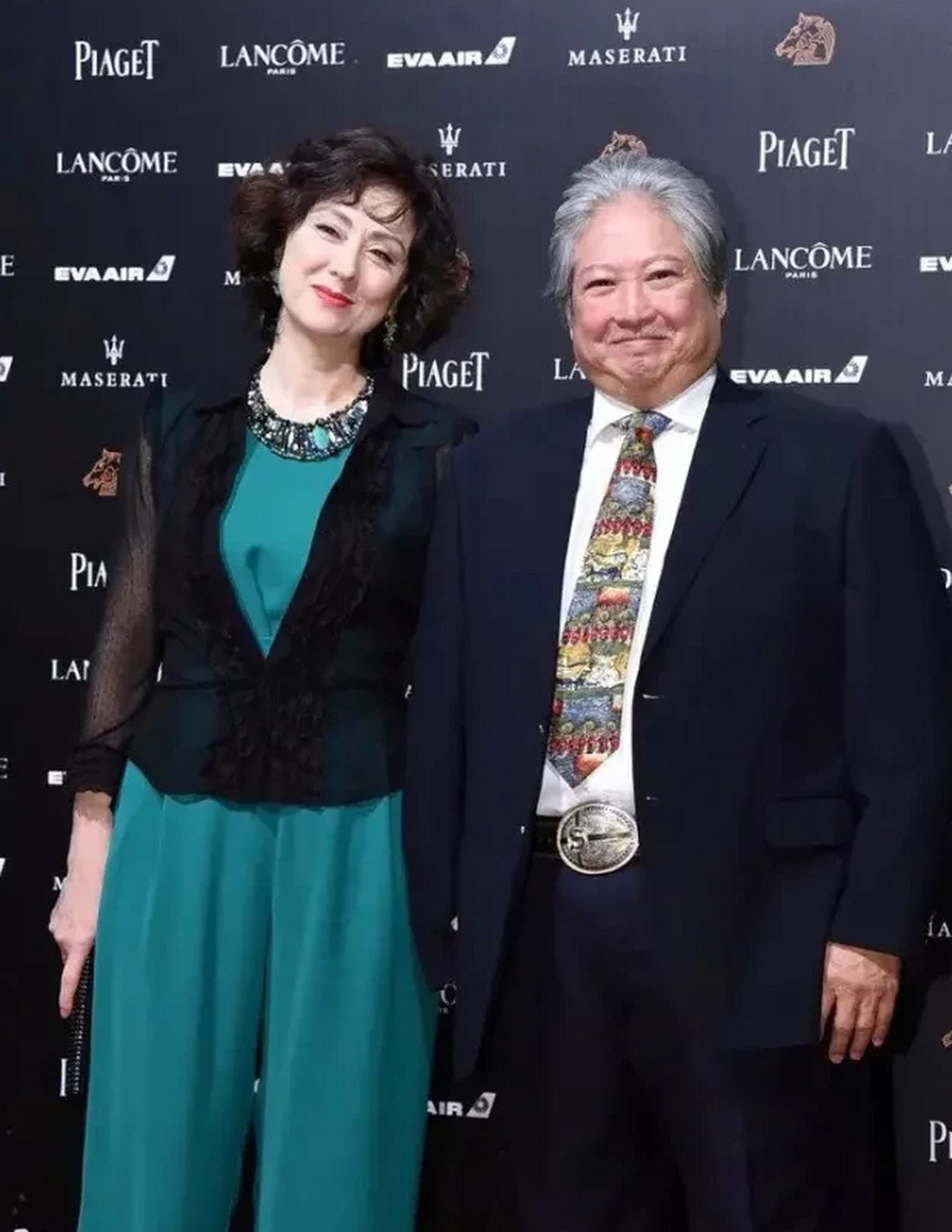 68岁洪金宝和小13岁妻子昔日罕见同框!