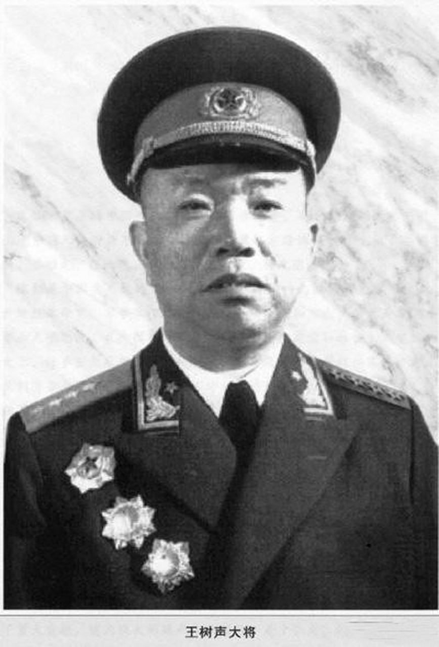 1971年 1月28日,通信兵大院门口.